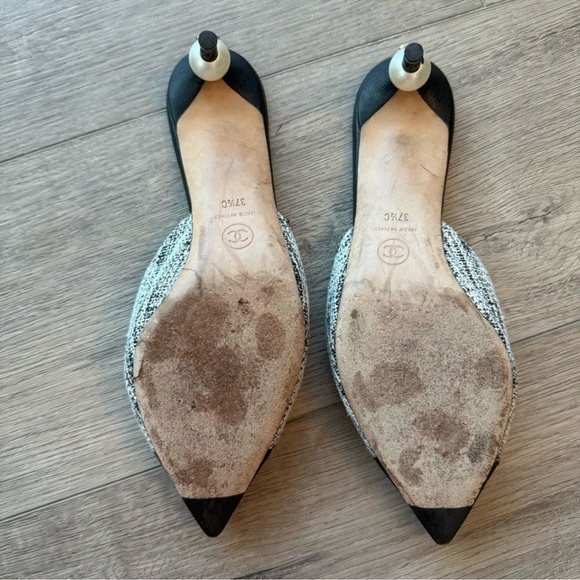 Authentic Chanel Tweed Pump - Picture 4 of 5